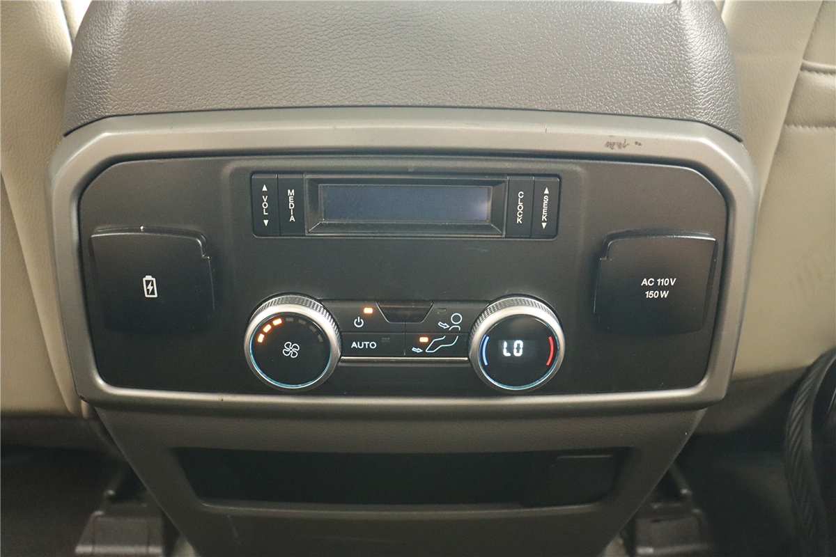 Used 2020 Ford Expedition XLT w/ Equipment Group 202A AWD/4WD image 21