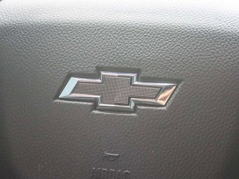 Used 2023 Chevrolet Traverse RS image 30