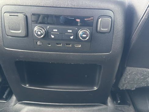 Used 2019 Chevrolet Suburban Premier AWD/4WD image 19