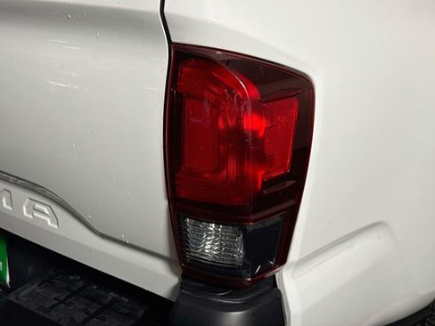 Used 2022 Toyota Tacoma SR RWD image 33