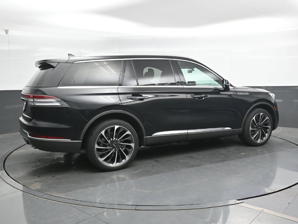 Used 2022 Lincoln Aviator Reserve w/ Equipment Group 201A AWD/4WD image 2