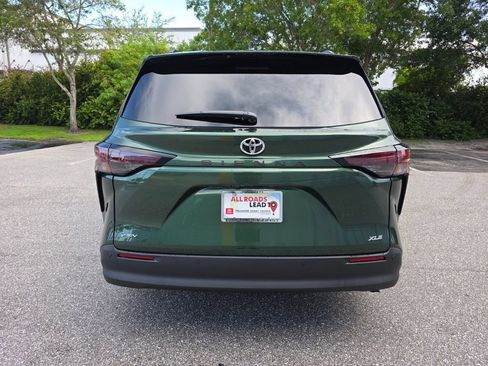 New 2026 Toyota Sienna XLE FWD image 10