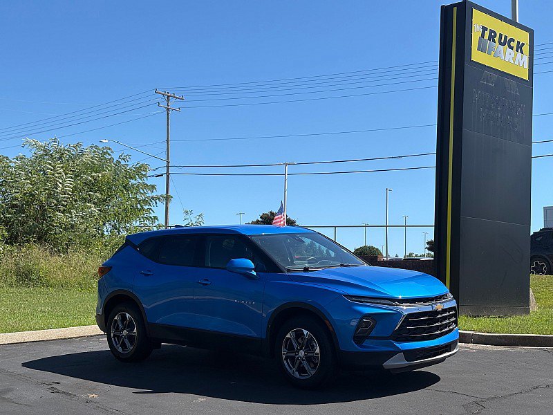 Used 2025 Chevrolet Blazer LT AWD/4WD image 1