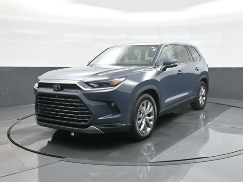 Certified 2025 Toyota Grand Highlander AWD image 5