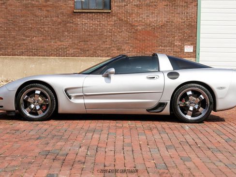 Used 2003 Chevrolet Corvette Coupe RWD image 1