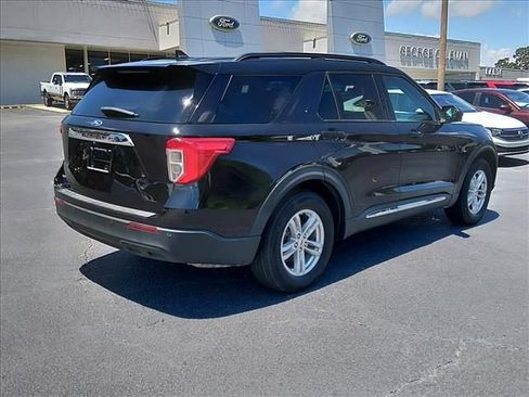 Certified 2023 Ford Explorer XLT RWD image 4