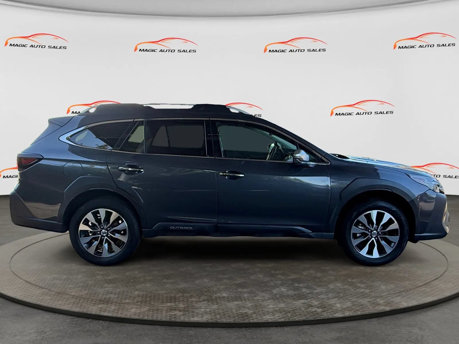 Used 2023 Subaru Outback Touring AWD/4WD image 6