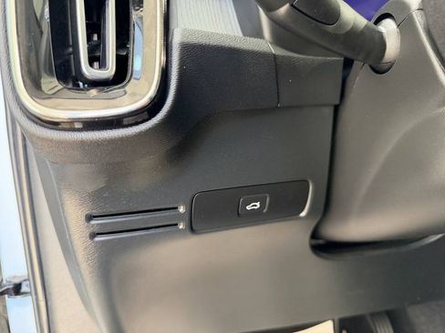 Used 2023 Volvo XC40 B5 Core AWD/4WD image 18