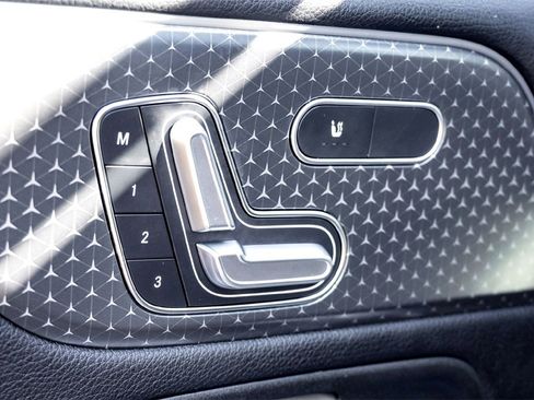 Used 2025 Mercedes-Benz GLB 250 GLB 250 image 12