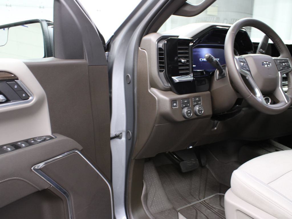 Used 2026 Chevrolet Silverado 1500 RST w/ RST Select Package AWD/4WD image 48