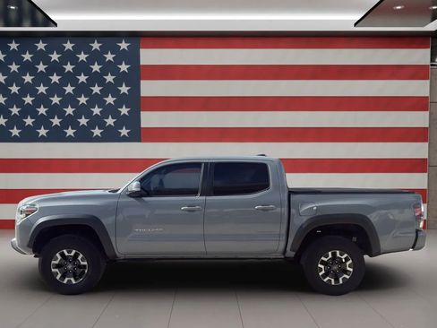 Used 2020 Toyota Tacoma TRD Off-Road w/ Technology Package image 8