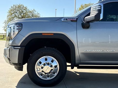 Used 2026 GMC Sierra 3500 Denali w/ Technology Package image 5