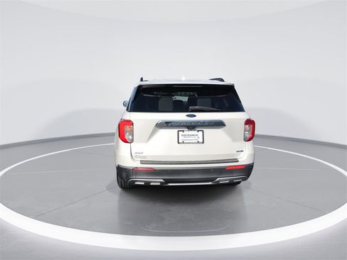 Used 2020 Ford Explorer XLT w/ Equipment Group 202A image 7