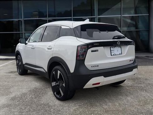 Used 2025 Nissan Kicks SR w/ SR Premium Package AWD/4WD image 4