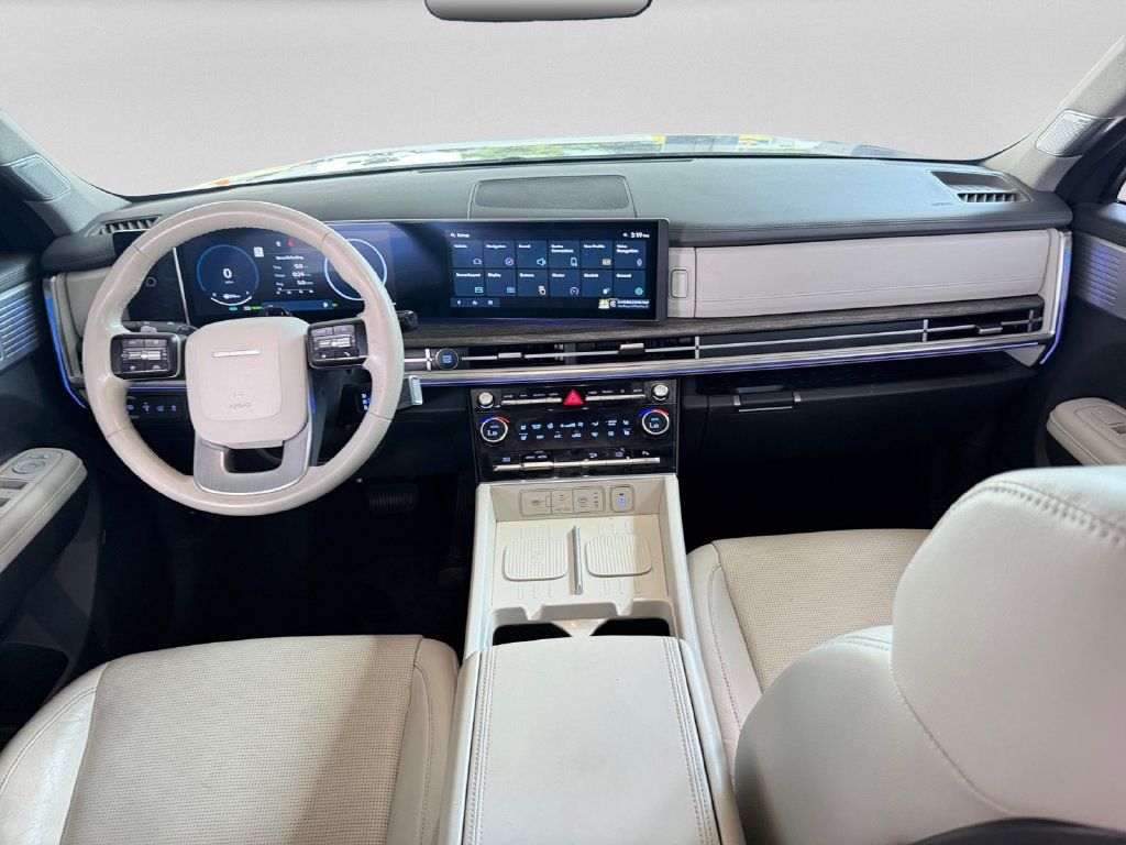 Used 2025 Hyundai Santa Fe Limited FWD image 15