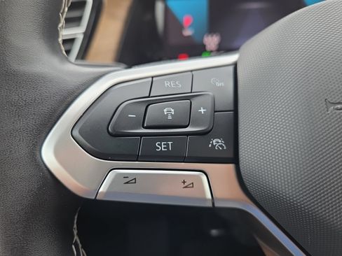 Used 2024 Volkswagen Atlas SE w/ Panoramic Sunroof Package AWD/4WD image 25