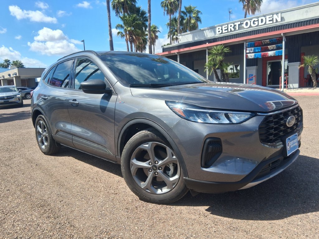 Used 2025 Ford Escape ST-Line w/ Tech Pack #1 FWD image 1