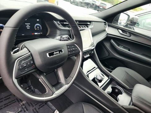 New 2025 Jeep Grand Cherokee Laredo X w/ Luxury Tech Group I AWD/4WD image 13