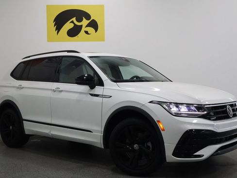 Used 2024 Volkswagen Tiguan SE R-Line image 2