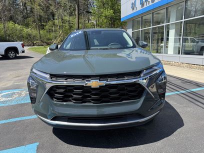 New 2025 Chevrolet Trax LT w/ Sunroof Package