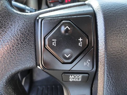 Used 2017 Toyota Tacoma SR5 RWD image 18