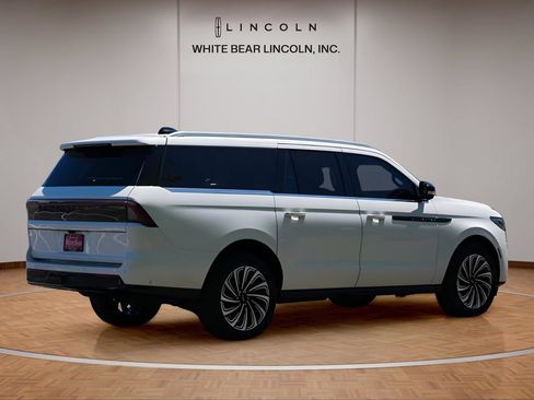 Used 2025 Lincoln Navigator L Black Label AWD/4WD image 5
