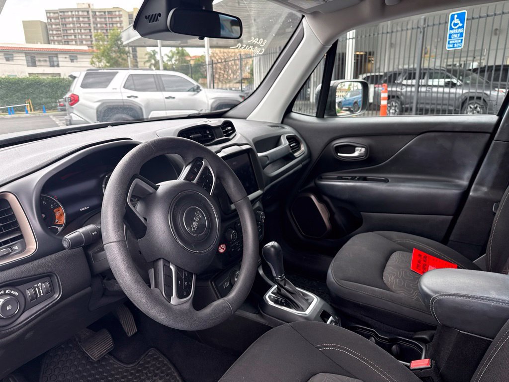 Used 2023 Jeep Renegade Latitude AWD/4WD image 12
