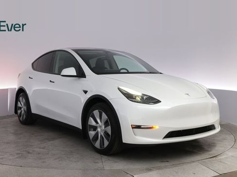 Used 2022 Tesla Model Y Long Range AWD/4WD image 13