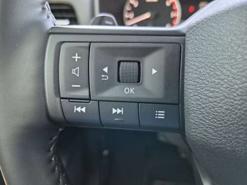 Used 2025 Nissan Rogue SV AWD/4WD image 22