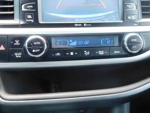 Used 2014 Toyota Highlander Limited image 16