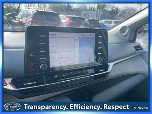 Used 2024 Toyota Sienna XLE image 30