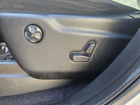 Used 2017 Jeep Grand Cherokee Limited image 8