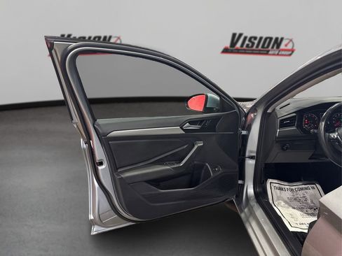 Used 2019 Volkswagen Jetta SE w/ Cold Weather Package image 23