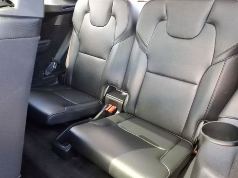 Used 2017 Volvo XC90 T6 Momentum w/ Vision Package AWD/4WD image 10
