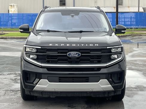 Used 2025 Ford Expedition Platinum AWD/4WD image 6