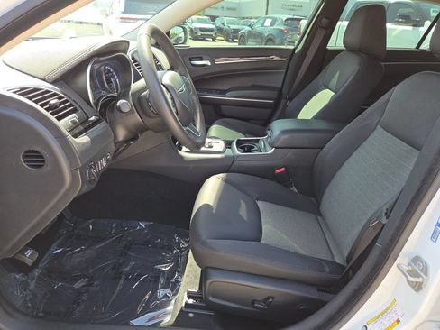 Used 2023 Chrysler 300 Touring w/ Sport Appearance Package RWD image 27