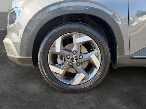 Used 2025 Hyundai Venue Limited FWD image 4