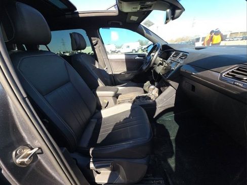 Used 2022 Volkswagen Tiguan SE R-Line image 29