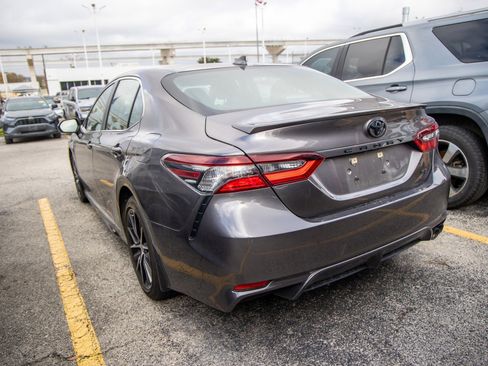 Used 2021 Toyota Camry SE image 9