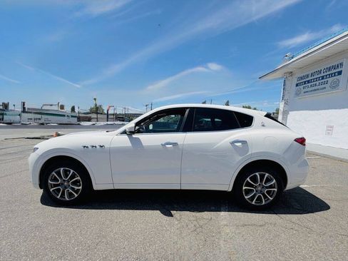 Used 2017 Maserati Levante AWD/4WD image 5