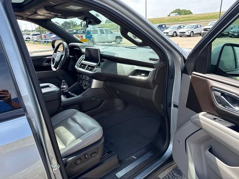 Used 2023 Chevrolet Suburban Z71 w/ Luxury Package AWD/4WD image 15