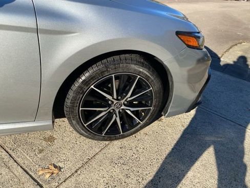 Used 2022 Toyota Camry SE image 12