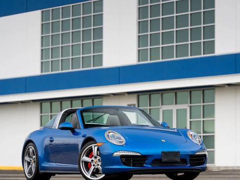 Used 2015 Porsche 911 Targa 4S image 2