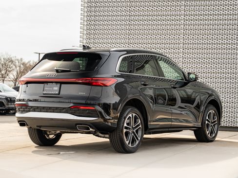 Certified 2025 Audi Q5 Premium w/ Convenience Package image 4