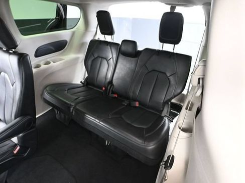 Used 2024 Chrysler Pacifica Touring-L FWD image 38