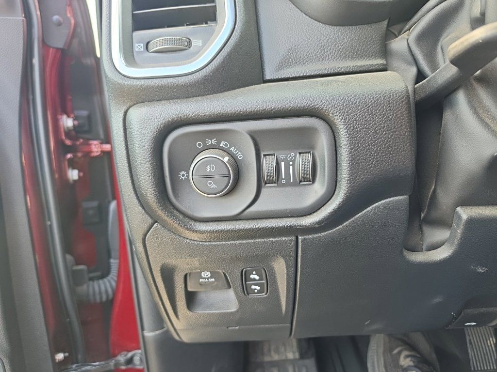 Used 2025 RAM 1500 Laramie AWD/4WD image 19