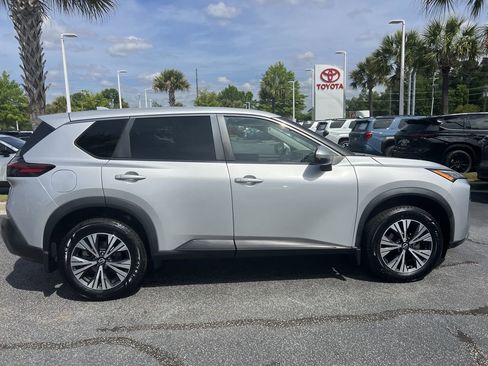Used 2022 Nissan Rogue SV FWD image 11