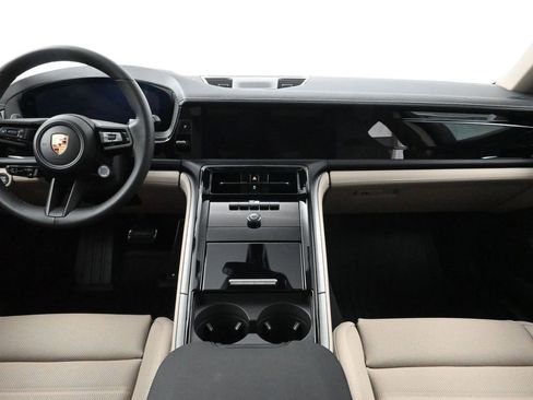 Used 2026 Porsche Panamera image 9