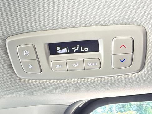 Used 2026 Kia Carnival FWD image 24