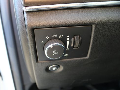 Used 2014 Jeep Grand Cherokee Limited image 18